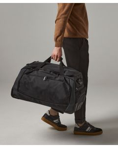 Quadra Tungsten Wheelie Travel Bag – Rugged 1680D Polyester with Retractable Handle & Wheels, Zippered Side Pocket, Haul Handle