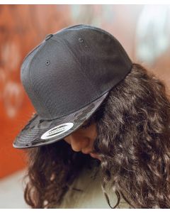 Flexfit by Yupoong Camo Visor Snapback – Iconic Shape, Camo Detail, and Standout Comfort, Camo Print Visor